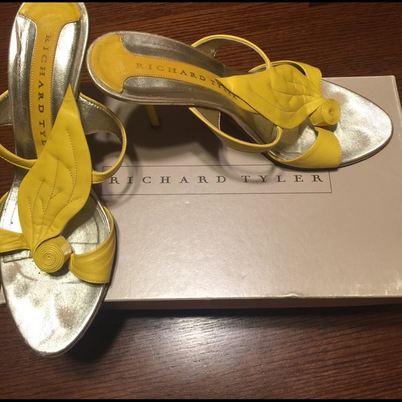 Richard Tyler Yellow Slides Sz 8 - Picture 2 of 8